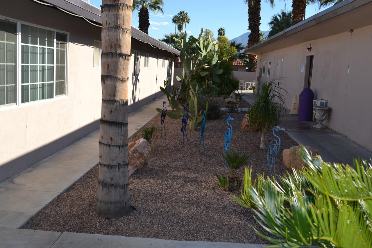 All Worlds Resort Palm Springs Extérieur photo