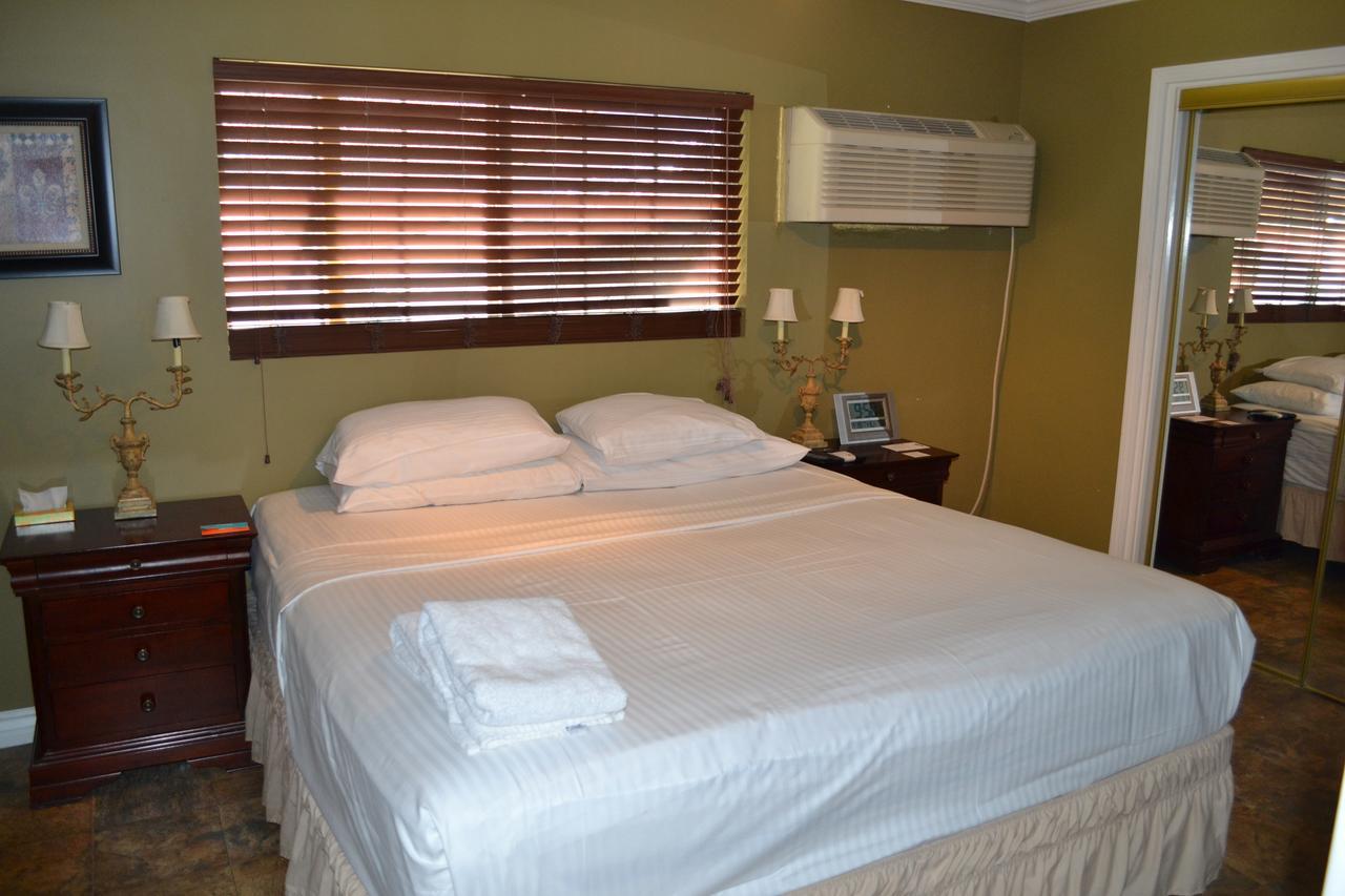 All Worlds Resort Palm Springs Extérieur photo