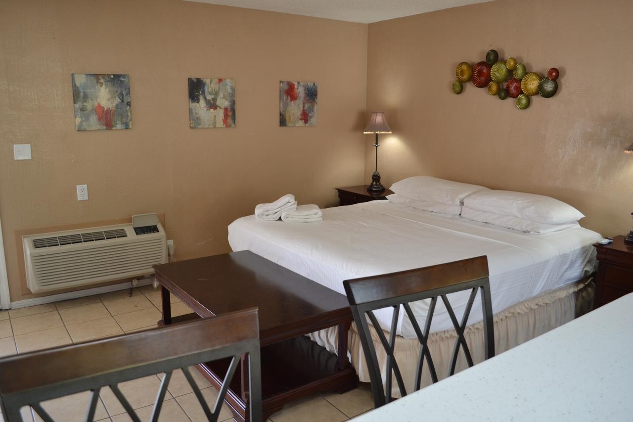 All Worlds Resort Palm Springs Extérieur photo