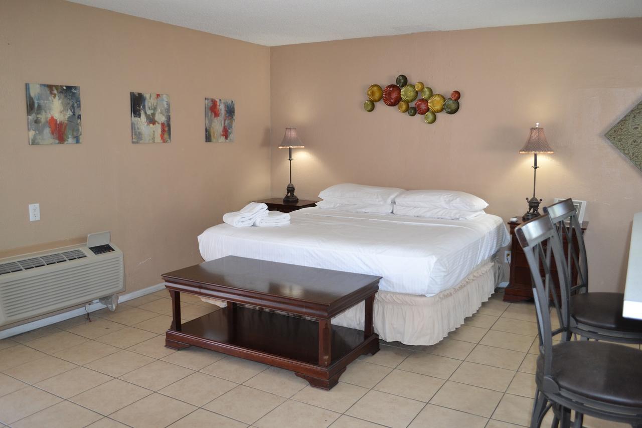 All Worlds Resort Palm Springs Extérieur photo